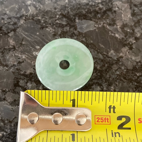 Jade circle pendant - Picture 3 of 3